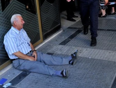 «Σφαγή» στις επικουρικές συντάξεις: Μέχρι 61,6% οι πρώτες περικοπές που έγιναν!